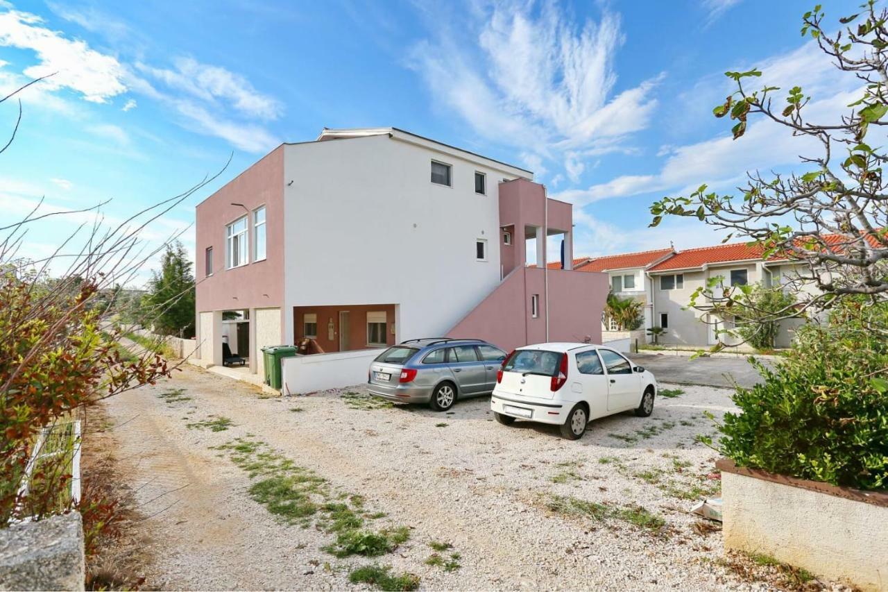 Malu Vir Apartment Exterior photo